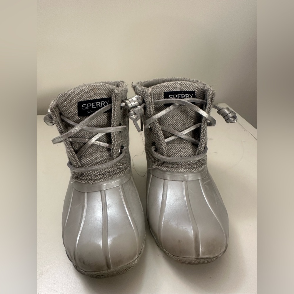 Sperry Saltwater Duck Boot rain boot snow boot 
Size 7 toddler